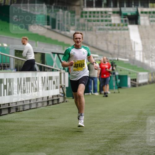 13.09.2026 - 21. swb-Marathon Bremen Michael Burmester http://msf.ph/oto/10347244 13.09.2026 10:16:20 Laufen im Stadion 10597, 12272, 13501, 13510, 13515, 13517, 13525, 13542, 13547, 13567, 13579, 13623, 13627, 13635 meine-sportfotos.de