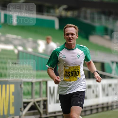 13.09.2026 - 21. swb-Marathon Bremen Michael Burmester http://msf.ph/oto/10347251 13.09.2026 10:16:21 Laufen im Stadion 10597, 12272, 13501, 13510, 13515, 13517, 13525, 13542, 13547, 13567, 13579, 13623, 13627, 13635 meine-sportfotos.de