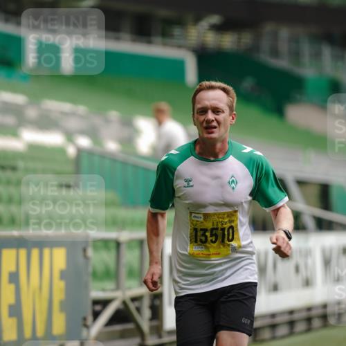 13.09.2026 - 21. swb-Marathon Bremen Michael Burmester http://msf.ph/oto/10347255 13.09.2026 10:16:21 Laufen im Stadion 10597, 12272, 13501, 13510, 13515, 13517, 13525, 13542, 13547, 13567, 13579, 13623, 13627, 13635 meine-sportfotos.de