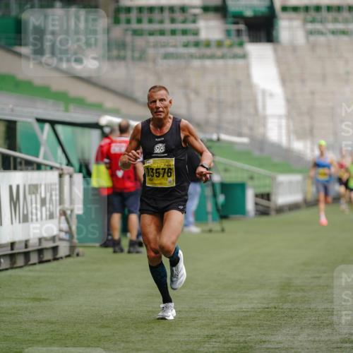 13.09.2026 - 21. swb-Marathon Bremen Michael Burmester http://msf.ph/oto/10347261 13.09.2026 10:16:31 Laufen im Stadion 10597, 12272, 13501, 13510, 13515, 13517, 13525, 13542, 13547, 13567, 13576, 13579, 13623, 13627, 13635 meine-sportfotos.de