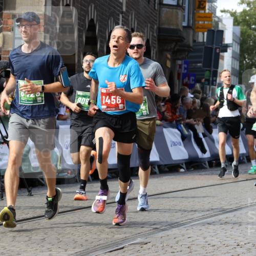 13.09.2026 - 21. swb-Marathon Bremen Strokosch-Dieckow http://msf.ph/oto/10347268 13.09.2026 13:28:21 Ziel 488, 1343, 1456, 3480, 3576, 4106, 4133, 4265, 5360, 5462, 6468, 6522, 7926, 8188, 8656, 9067, 9145, 9167, 9168, 9543, 9881, 13069, 1239, 1380, 2764, 3028, 3294, 4250, 5683, 6914, 6957, 8429, 8483, 8570, 9064, 9549 meine-sportfotos.de