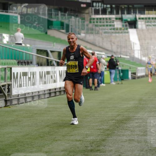 13.09.2026 - 21. swb-Marathon Bremen Michael Burmester http://msf.ph/oto/10347274 13.09.2026 10:16:32 Laufen im Stadion 10597, 12272, 13501, 13510, 13515, 13517, 13525, 13542, 13547, 13567, 13576, 13579, 13623, 13627, 13635 meine-sportfotos.de