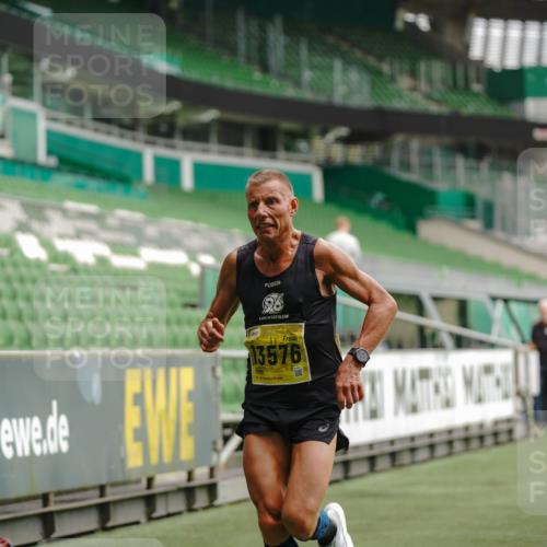 13.09.2026 - 21. swb-Marathon Bremen Michael Burmester http://msf.ph/oto/10347278 13.09.2026 10:16:34 Laufen im Stadion 10597, 12272, 13501, 13510, 13515, 13517, 13525, 13542, 13547, 13567, 13576, 13579, 13623, 13627, 13635 meine-sportfotos.de