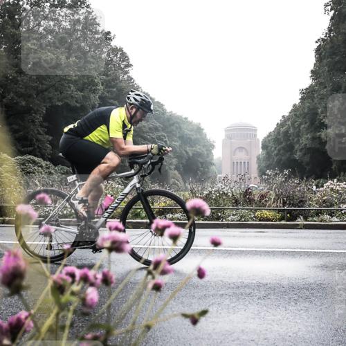13.09.2026 - Stadtparktriathlon H.Heesch http://msf.ph/oto/10347279 13.09.2026 10:02:29 Radfahren 267, 316, 326 meine-sportfotos.de