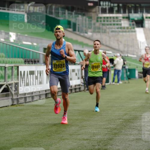 13.09.2026 - 21. swb-Marathon Bremen Michael Burmester http://msf.ph/oto/10347295 13.09.2026 10:16:42 Laufen im Stadion 10597, 12272, 13501, 13510, 13515, 13517, 13522, 13525, 13542, 13547, 13567, 13569, 13576, 13579, 13623, 13627, 13635 meine-sportfotos.de