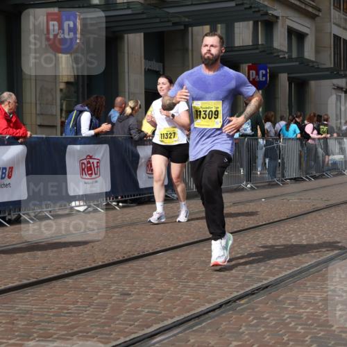 13.09.2026 - 21. swb-Marathon Bremen Strokosch-Dieckow http://msf.ph/oto/10347296 13.09.2026 11:10:33 Ziel 10148, 10163, 10461, 10462, 10527, 10547, 10653, 10792, 10841, 10911, 11043, 11047, 11237, 11309, 11327, 11335, 11465, 11483, 11513, 11583, 11691, 11736, 11756, 11846, 11993, 12401, 10002, 10169, 10247, 10361, 10362, 10422, 10706, 10719, 10768, 10791, 10890, 10963, 11080, 11283, 11298, 11300, 11382, 11725, 11732, 11736, 11957, 11982, 12183, 12227, 12293, 12454, 12550 meine-sportfotos.de
