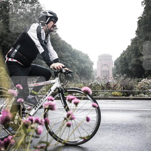 13.09.2026 - Stadtparktriathlon H.Heesch http://msf.ph/oto/10347306 13.09.2026 10:02:36 Radfahren 211, 263, 313, 340 meine-sportfotos.de