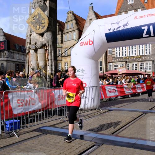 13.09.2026 - 21. swb-Marathon Bremen Tim E. http://msf.ph/oto/10347315 13.09.2026 11:18:22 Ziel 10191, 10459, 10513, 10713, 11482, 11808, 11829, 11943, 12023, 12177, 12178, 12373 meine-sportfotos.de