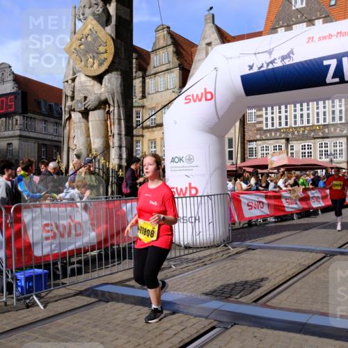13.09.2026 - 21. swb-Marathon Bremen Tim E. http://msf.ph/oto/10347323 13.09.2026 11:18:22 Ziel 10191, 10459, 10513, 10713, 11482, 11808, 11829, 11943, 12023, 12177, 12178, 12373 meine-sportfotos.de