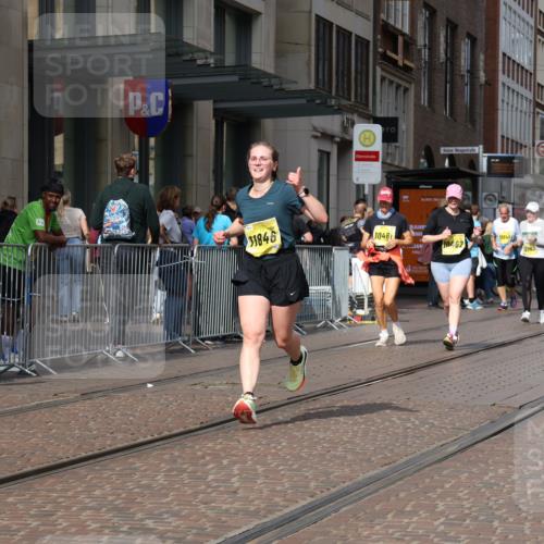 13.09.2026 - 21. swb-Marathon Bremen Strokosch-Dieckow http://msf.ph/oto/10347336 13.09.2026 11:10:34 Ziel 10148, 10163, 10461, 10462, 10527, 10547, 10653, 10792, 10841, 10911, 11043, 11047, 11237, 11309, 11327, 11335, 11465, 11483, 11513, 11583, 11691, 11756, 11846, 11993, 12401, 10002, 10169, 10247, 10361, 10362, 10422, 10706, 10719, 10768, 10791, 10890, 10963, 11080, 11283, 11298, 11300, 11382, 11725, 11736, 11957, 11982, 12183, 12227, 12293, 12454, 12550 meine-sportfotos.de