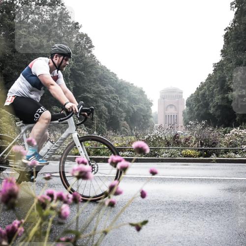 13.09.2026 - Stadtparktriathlon H.Heesch http://msf.ph/oto/10347341 13.09.2026 10:03:14 Radfahren 330, 334 meine-sportfotos.de