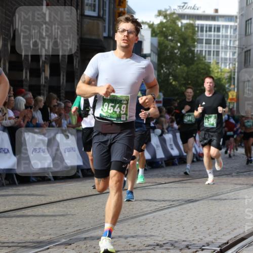 13.09.2026 - 21. swb-Marathon Bremen Strokosch-Dieckow http://msf.ph/oto/10347353 13.09.2026 13:28:22 Ziel 488, 1343, 1456, 3480, 3576, 4106, 4133, 4265, 5360, 5462, 6468, 7926, 8188, 8656, 9067, 9145, 9167, 9168, 9543, 9738, 9881, 13069, 613, 1239, 1914, 2764, 3028, 4250, 5683, 6914, 6957, 8483, 8570, 8938, 9064 meine-sportfotos.de