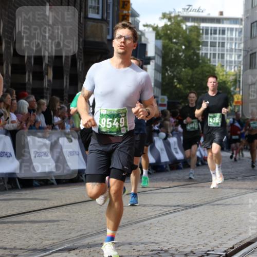 13.09.2026 - 21. swb-Marathon Bremen Strokosch-Dieckow http://msf.ph/oto/10347382 13.09.2026 13:28:22 Ziel 488, 1343, 1456, 3480, 3576, 4106, 4133, 4265, 5360, 5462, 6468, 7926, 8188, 8656, 9067, 9145, 9167, 9168, 9543, 9738, 9881, 13069, 613, 1239, 1914, 2764, 3028, 4250, 5683, 6914, 6957, 8483, 8570, 8938, 9064 meine-sportfotos.de