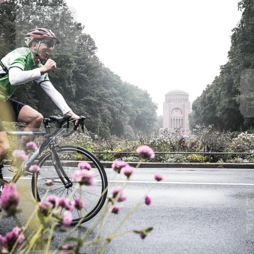 13.09.2026 - Stadtparktriathlon H.Heesch http://msf.ph/oto/10347404 13.09.2026 10:04:11 Radfahren 215, 297, 305 meine-sportfotos.de