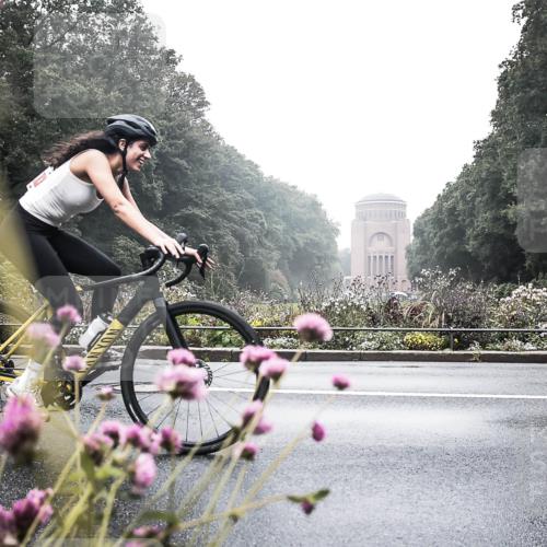 13.09.2026 - Stadtparktriathlon H.Heesch http://msf.ph/oto/10347432 13.09.2026 10:04:42 Radfahren 319, 320 meine-sportfotos.de
