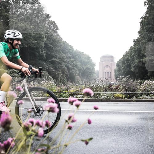 13.09.2026 - Stadtparktriathlon H.Heesch http://msf.ph/oto/10347436 13.09.2026 10:04:45 Radfahren 260, 319, 320 meine-sportfotos.de