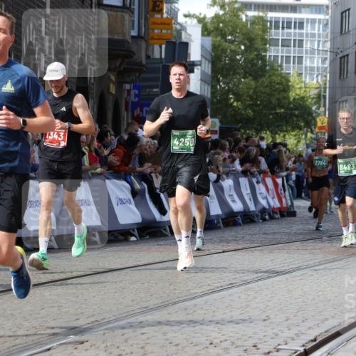 13.09.2026 - 21. swb-Marathon Bremen Strokosch-Dieckow http://msf.ph/oto/10347442 13.09.2026 13:28:24 Ziel 488, 1343, 1456, 3114, 3334, 3480, 4506, 5360, 5462, 6182, 7926, 8188, 8656, 9067, 9145, 9167, 9168, 9543, 9738, 9881, 13069, 613, 1239, 1914, 2764, 3028, 4250, 4564, 5683, 6914, 6957, 8483, 8938, 9176, 13012 meine-sportfotos.de