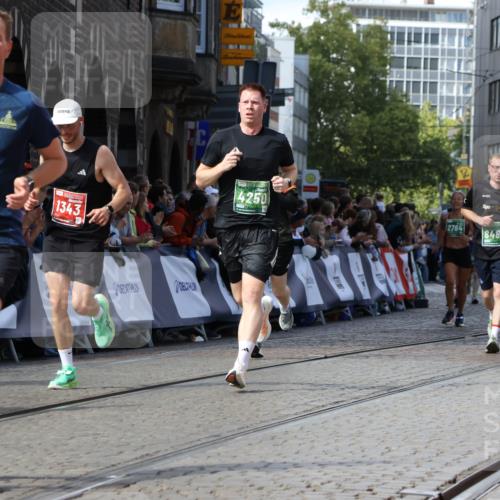 13.09.2026 - 21. swb-Marathon Bremen Strokosch-Dieckow http://msf.ph/oto/10347491 13.09.2026 13:28:24 Ziel 488, 1343, 1456, 3114, 3334, 3480, 4506, 5360, 5462, 6182, 7926, 8188, 8656, 9067, 9145, 9167, 9168, 9543, 9738, 9881, 13069, 613, 1239, 1914, 2764, 3028, 4250, 4564, 5683, 6914, 6957, 8483, 8938, 9176, 13012 meine-sportfotos.de