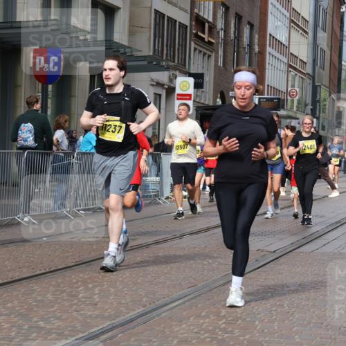 13.09.2026 - 21. swb-Marathon Bremen Strokosch-Dieckow http://msf.ph/oto/10347591 13.09.2026 11:10:48 Ziel 10163, 10313, 10419, 10527, 10547, 10611, 10644, 10653, 10792, 10841, 11043, 11062, 11141, 11231, 11237, 11483, 11679, 11691, 11745, 11993, 12148, 12396, 12401, 12507, 10002, 10148, 10247, 10422, 10461, 10462, 10547, 10719, 10768, 10791, 10911, 11047, 11283, 11298, 11300, 11309, 11327, 11335, 11465, 11513, 11583, 11736, 11756, 11846, 12183, 12227, 12454 meine-sportfotos.de