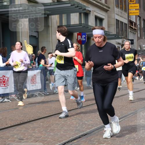 13.09.2026 - 21. swb-Marathon Bremen Strokosch-Dieckow http://msf.ph/oto/10347628 13.09.2026 11:10:49 Ziel 10163, 10313, 10419, 10527, 10611, 10644, 10653, 10792, 10841, 11043, 11062, 11141, 11231, 11237, 11458, 11483, 11679, 11691, 11745, 11993, 12148, 12396, 12401, 12507, 10002, 10148, 10163, 10247, 10422, 10461, 10462, 10547, 10719, 10768, 10911, 11047, 11283, 11298, 11300, 11309, 11327, 11335, 11465, 11513, 11583, 11736, 11756, 11846, 12183, 12227 meine-sportfotos.de
