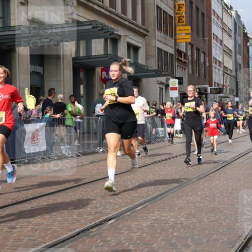 13.09.2026 - 21. swb-Marathon Bremen Strokosch-Dieckow http://msf.ph/oto/10347648 13.09.2026 11:10:50 Ziel 10313, 10419, 10527, 10611, 10644, 10653, 10792, 10841, 11043, 11062, 11141, 11231, 11237, 11458, 11483, 11679, 11691, 11745, 11993, 12148, 12396, 12401, 12507, 10148, 10163, 10247, 10422, 10461, 10462, 10547, 10768, 10911, 11043, 11047, 11283, 11298, 11300, 11309, 11327, 11335, 11465, 11513, 11583, 11736, 11756, 11846, 12183 meine-sportfotos.de