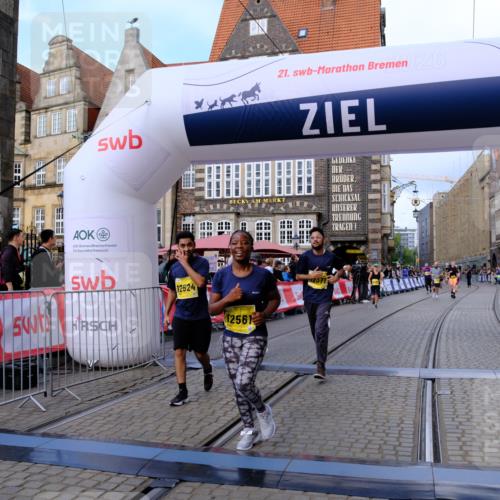 13.09.2026 - 21. swb-Marathon Bremen Tim E. http://msf.ph/oto/10347660 13.09.2026 11:18:53 Ziel 10176, 10194, 10535, 10600, 10895, 10899, 10997, 12371, 12422, 12561 meine-sportfotos.de