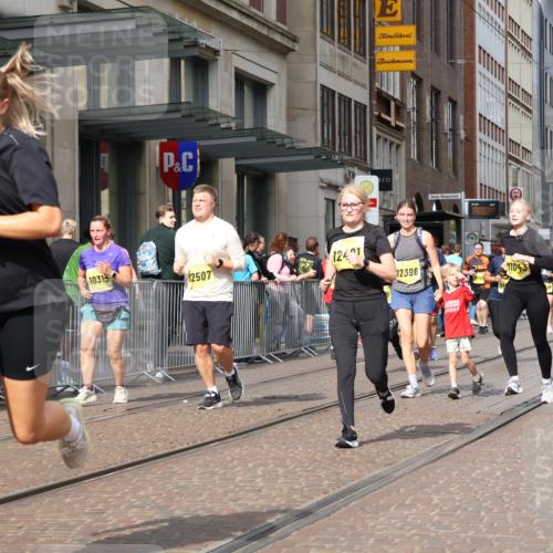 13.09.2026 - 21. swb-Marathon Bremen Strokosch-Dieckow http://msf.ph/oto/10347667 13.09.2026 11:10:51 Ziel 10313, 10419, 10527, 10611, 10644, 10653, 10792, 10841, 11062, 11141, 11231, 11237, 11458, 11483, 11679, 11691, 11745, 11993, 12148, 12396, 12401, 12507, 10148, 10163, 10247, 10422, 10461, 10462, 10547, 10768, 10792, 10911, 11043, 11047, 11283, 11298, 11300, 11309, 11327, 11335, 11465, 11513, 11583, 11736, 11756, 11846, 12183 meine-sportfotos.de