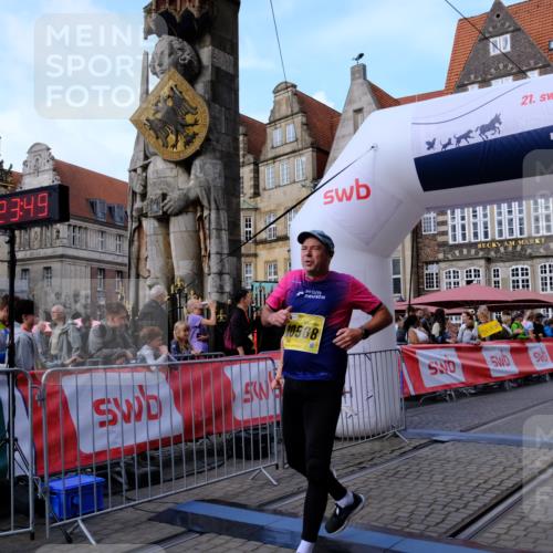 13.09.2026 - 21. swb-Marathon Bremen Tim E. http://msf.ph/oto/10347774 13.09.2026 11:19:05 Ziel 10005, 10202, 10264, 10344, 10524, 10568, 10997, 11443, 11629, 11794, 12090, 12371, 12422 meine-sportfotos.de