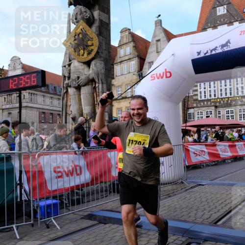 13.09.2026 - 21. swb-Marathon Bremen Tim E. http://msf.ph/oto/10347861 13.09.2026 11:19:12 Ziel 10005, 10202, 10264, 10344, 10524, 10568, 11443, 11629, 11794, 12090 meine-sportfotos.de