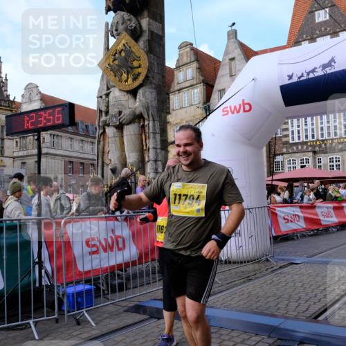 13.09.2026 - 21. swb-Marathon Bremen Tim E. http://msf.ph/oto/10347867 13.09.2026 11:19:12 Ziel 10005, 10202, 10264, 10344, 10524, 10568, 11443, 11629, 11794, 12090 meine-sportfotos.de