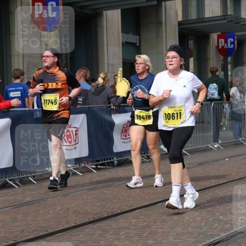 13.09.2026 - 21. swb-Marathon Bremen Strokosch-Dieckow http://msf.ph/oto/10347869 13.09.2026 11:11:02 Ziel 10313, 10419, 10546, 10611, 11036, 11062, 11141, 11216, 11231, 11289, 11458, 11679, 11702, 11745, 11870, 12126, 12148, 12220, 12311, 12396, 12464, 12508, 10148, 10163, 10313, 10461, 10462, 10527, 10547, 10644, 10653, 10792, 10841, 10911, 11043, 11047, 11141, 11237, 11327, 11335, 11465, 11483, 11513, 11691, 11756, 11846, 11993, 12401, 12507 meine-sportfotos.de