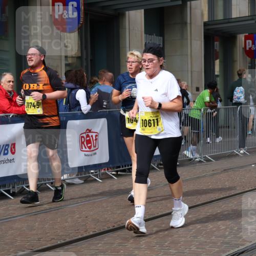 13.09.2026 - 21. swb-Marathon Bremen Strokosch-Dieckow http://msf.ph/oto/10347876 13.09.2026 11:11:03 Ziel 10419, 10510, 10546, 10611, 10977, 11036, 11062, 11216, 11231, 11289, 11458, 11679, 11702, 11745, 11870, 12126, 12148, 12220, 12311, 12396, 12464, 12508, 10148, 10163, 10313, 10461, 10462, 10527, 10547, 10644, 10653, 10792, 10841, 10911, 11043, 11047, 11141, 11237, 11327, 11335, 11465, 11483, 11513, 11691, 11756, 11846, 11993, 12401, 12507 meine-sportfotos.de