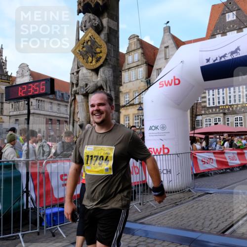 13.09.2026 - 21. swb-Marathon Bremen Tim E. http://msf.ph/oto/10347880 13.09.2026 11:19:13 Ziel 10005, 10202, 10264, 10344, 10524, 10568, 11443, 11629, 11794, 12090 meine-sportfotos.de