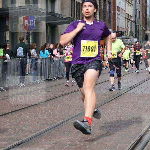 13.09.2026 - 21. swb-Marathon Bremen Strokosch-Dieckow http://msf.ph/oto/10347884 13.09.2026 11:11:03 Ziel 10419, 10510, 10546, 10611, 10977, 11036, 11062, 11216, 11231, 11289, 11458, 11679, 11702, 11745, 11870, 12126, 12148, 12220, 12311, 12396, 12464, 12508, 10148, 10163, 10313, 10461, 10462, 10527, 10547, 10644, 10653, 10792, 10841, 10911, 11043, 11047, 11141, 11237, 11327, 11335, 11465, 11483, 11513, 11691, 11756, 11846, 11993, 12401, 12507 meine-sportfotos.de