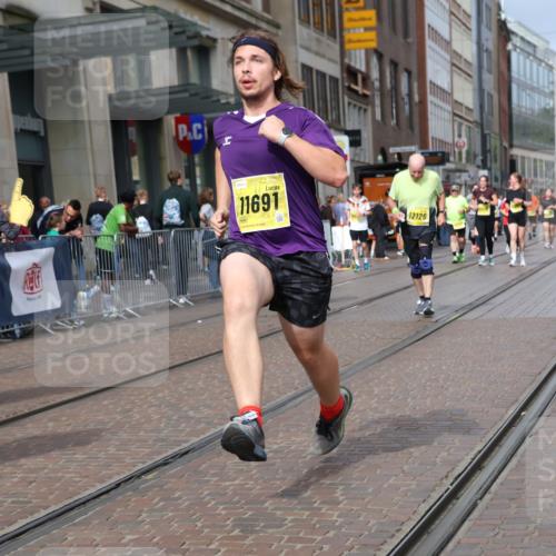 13.09.2026 - 21. swb-Marathon Bremen Strokosch-Dieckow http://msf.ph/oto/10347892 13.09.2026 11:11:03 Ziel 10419, 10510, 10546, 10611, 10977, 11036, 11062, 11216, 11231, 11289, 11458, 11679, 11702, 11745, 11870, 12126, 12148, 12220, 12311, 12396, 12464, 12508, 10148, 10163, 10313, 10461, 10462, 10527, 10547, 10644, 10653, 10792, 10841, 10911, 11043, 11047, 11141, 11237, 11327, 11335, 11465, 11483, 11513, 11691, 11756, 11846, 11993, 12401, 12507 meine-sportfotos.de