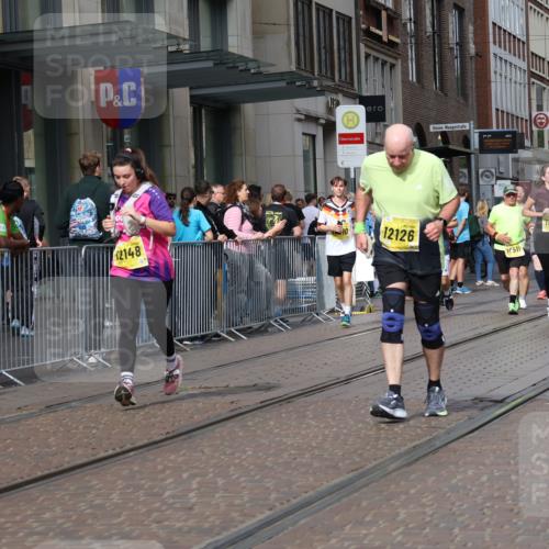 13.09.2026 - 21. swb-Marathon Bremen Strokosch-Dieckow http://msf.ph/oto/10347915 13.09.2026 11:11:05 Ziel 10155, 10419, 10510, 10511, 10546, 10611, 10977, 11036, 11062, 11216, 11231, 11289, 11458, 11533, 11679, 11702, 11745, 11870, 12126, 12148, 12220, 12311, 12396, 12464, 12508, 10148, 10163, 10313, 10461, 10462, 10527, 10547, 10644, 10653, 10792, 10841, 10911, 11043, 11062, 11141, 11237, 11327, 11335, 11465, 11483, 11513, 11679, 11691, 11756, 11993, 12401, 12507 meine-sportfotos.de