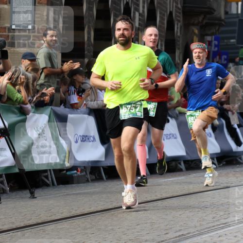 13.09.2026 - 21. swb-Marathon Bremen Strokosch-Dieckow http://msf.ph/oto/10347934 13.09.2026 13:28:34 Ziel 178, 210, 1380, 1460, 2047, 2977, 3114, 3294, 3334, 3597, 4506, 5250, 5360, 5889, 6182, 7926, 8429, 9064, 9167, 9168, 9543, 9549, 9738, 9881, 613, 1914, 2276, 2891, 3348, 3444, 4102, 4564, 6914, 6957, 7263, 7527, 8938, 9176, 13012 meine-sportfotos.de