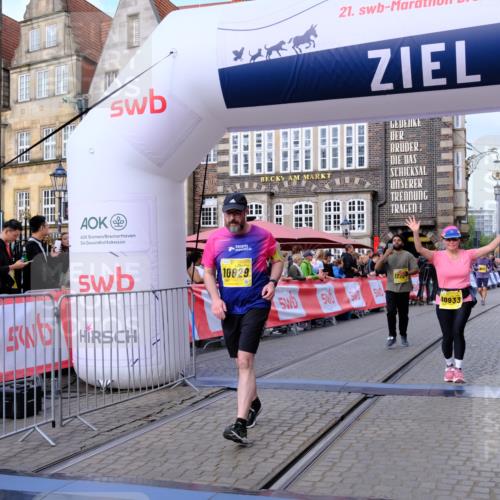 13.09.2026 - 21. swb-Marathon Bremen Tim E. http://msf.ph/oto/10347961 13.09.2026 11:19:36 Ziel 10004, 10629, 10933, 11050, 11760, 12224, 12462 meine-sportfotos.de