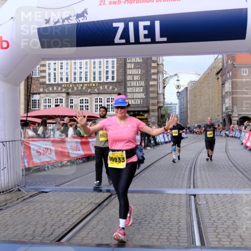 13.09.2026 - 21. swb-Marathon Bremen Tim E. http://msf.ph/oto/10347988 13.09.2026 11:19:37 Ziel 10004, 10629, 10933, 11050, 11760, 12224, 12462 meine-sportfotos.de