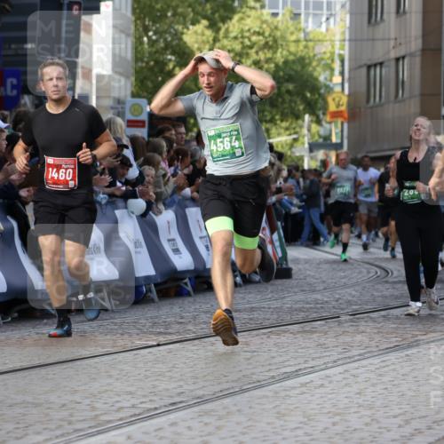 13.09.2026 - 21. swb-Marathon Bremen Strokosch-Dieckow http://msf.ph/oto/10348050 13.09.2026 13:28:38 Ziel 178, 210, 1380, 1460, 2047, 2977, 3114, 3294, 3334, 3597, 4250, 4506, 5250, 5360, 5683, 5889, 6182, 8429, 8570, 9064, 9167, 9168, 9543, 9549, 9738, 9881, 722, 2276, 2851, 2891, 3348, 3419, 3444, 3665, 4102, 4564, 5267, 5531, 5691, 6817, 6955, 7134, 7263, 7527, 9562, 13012, 13174 meine-sportfotos.de