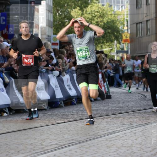 13.09.2026 - 21. swb-Marathon Bremen Strokosch-Dieckow http://msf.ph/oto/10348069 13.09.2026 13:28:38 Ziel 178, 210, 1380, 1460, 2047, 2977, 3114, 3294, 3334, 3597, 4250, 4506, 5250, 5360, 5683, 5889, 6182, 8429, 8570, 9064, 9167, 9168, 9543, 9549, 9738, 9881, 722, 2276, 2851, 2891, 3348, 3419, 3444, 3665, 4102, 4564, 5267, 5531, 5691, 6817, 6955, 7134, 7263, 7527, 9562, 13012, 13174 meine-sportfotos.de