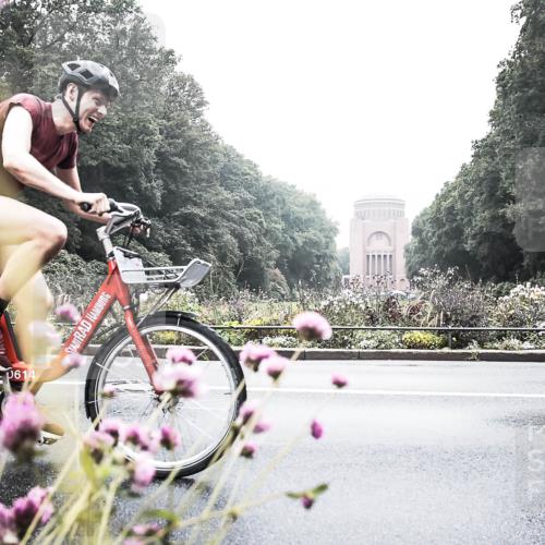 13.09.2026 - Stadtparktriathlon H.Heesch http://msf.ph/oto/10348097 13.09.2026 10:17:30 Radfahren 215, 228, 292, 317 meine-sportfotos.de