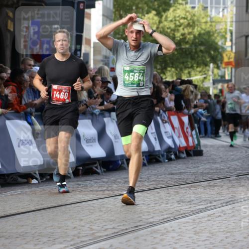 13.09.2026 - 21. swb-Marathon Bremen Strokosch-Dieckow http://msf.ph/oto/10348146 13.09.2026 13:28:38 Ziel 178, 210, 1380, 1460, 2047, 2977, 3114, 3294, 3334, 3597, 4250, 4506, 5250, 5360, 5683, 5889, 6182, 8429, 8570, 9064, 9167, 9168, 9543, 9549, 9738, 9881, 722, 2276, 2851, 2891, 3348, 3419, 3444, 3665, 4102, 4564, 5267, 5531, 5691, 6817, 6955, 7134, 7263, 7527, 9562, 13012, 13174 meine-sportfotos.de