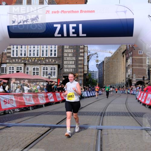 13.09.2026 - 21. swb-Marathon Bremen Tim E. http://msf.ph/oto/10348204 13.09.2026 11:20:08 Ziel 10430, 10882, 11457, 11546, 12472 meine-sportfotos.de