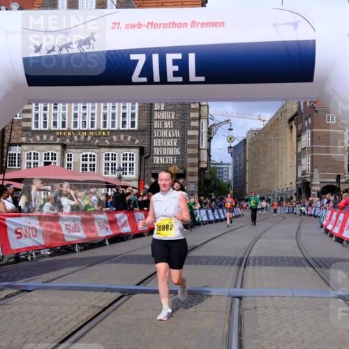 13.09.2026 - 21. swb-Marathon Bremen Tim E. http://msf.ph/oto/10348216 13.09.2026 11:20:08 Ziel 10430, 10882, 11457, 11546, 12472 meine-sportfotos.de