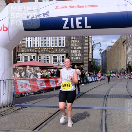 13.09.2026 - 21. swb-Marathon Bremen Tim E. http://msf.ph/oto/10348254 13.09.2026 11:20:08 Ziel 10430, 10882, 11457, 11546, 12472 meine-sportfotos.de