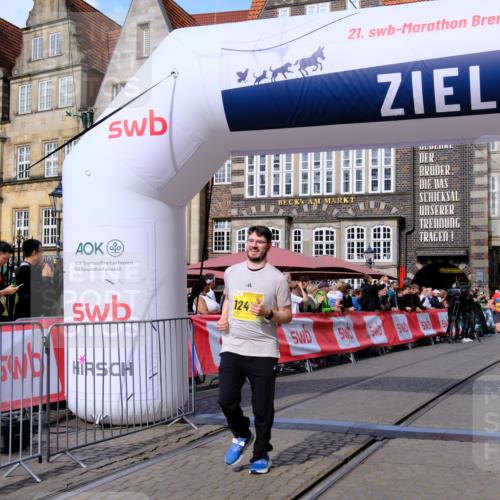13.09.2026 - 21. swb-Marathon Bremen Tim E. http://msf.ph/oto/10348293 13.09.2026 11:20:11 Ziel 10430, 10882, 11546, 12472 meine-sportfotos.de