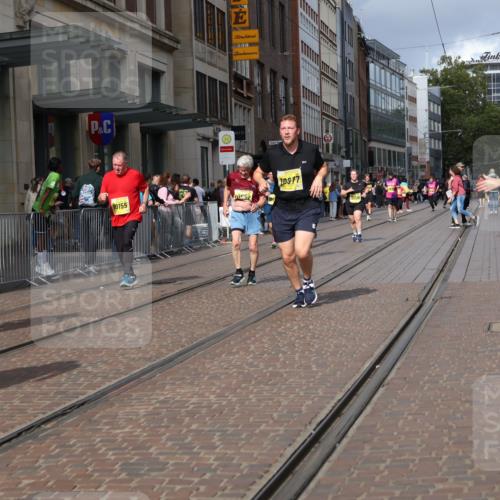 13.09.2026 - 21. swb-Marathon Bremen Strokosch-Dieckow http://msf.ph/oto/10348319 13.09.2026 11:11:22 Ziel 10155, 10510, 10511, 10546, 10552, 10616, 10977, 11239, 11289, 11533, 11702, 11927, 12082, 12220, 12286, 12311, 12336, 12508, 12553, 10313, 10419, 10527, 10611, 10644, 11036, 11062, 11141, 11216, 11231, 11458, 11483, 11679, 11691, 11745, 11870, 12126, 12148, 12396, 12401, 12464, 12507 meine-sportfotos.de
