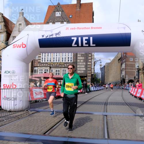 13.09.2026 - 21. swb-Marathon Bremen Tim E. http://msf.ph/oto/10348323 13.09.2026 11:20:16 Ziel 10430, 10882, 11546, 12472 meine-sportfotos.de