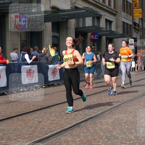 13.09.2026 - 21. swb-Marathon Bremen Strokosch-Dieckow http://msf.ph/oto/10348344 13.09.2026 11:11:28 Ziel 10155, 10510, 10511, 10552, 10582, 10616, 10977, 11239, 11533, 11927, 12082, 12286, 12336, 12553, 10419, 10510, 10546, 10611, 10977, 11036, 11062, 11216, 11231, 11289, 11458, 11679, 11702, 11745, 11870, 12126, 12148, 12220, 12311, 12396, 12464, 12508 meine-sportfotos.de